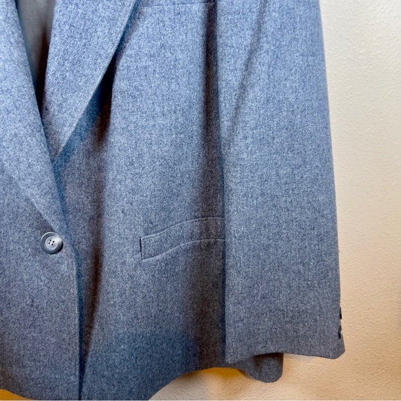 Pendleton Vintage Classic Gray 2Piece Suit. Blazer and skirt. 100% wool. Size 24 - Picture 4 of 9